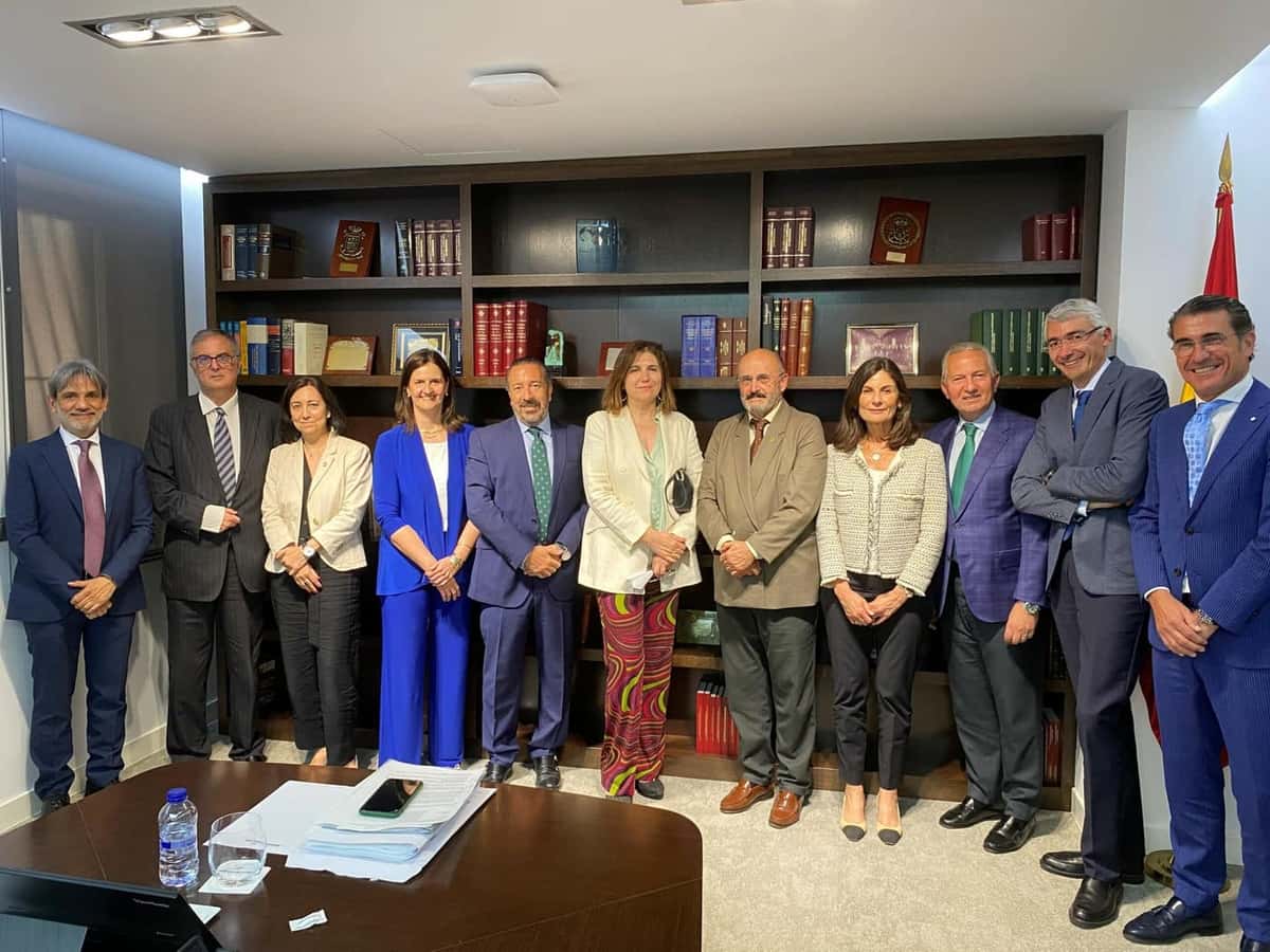 Imagen del artículo El Consejo General de Procuradores de España analiza el impacto de la reforma judicial junto a jueces y fiscales sobre Madrid