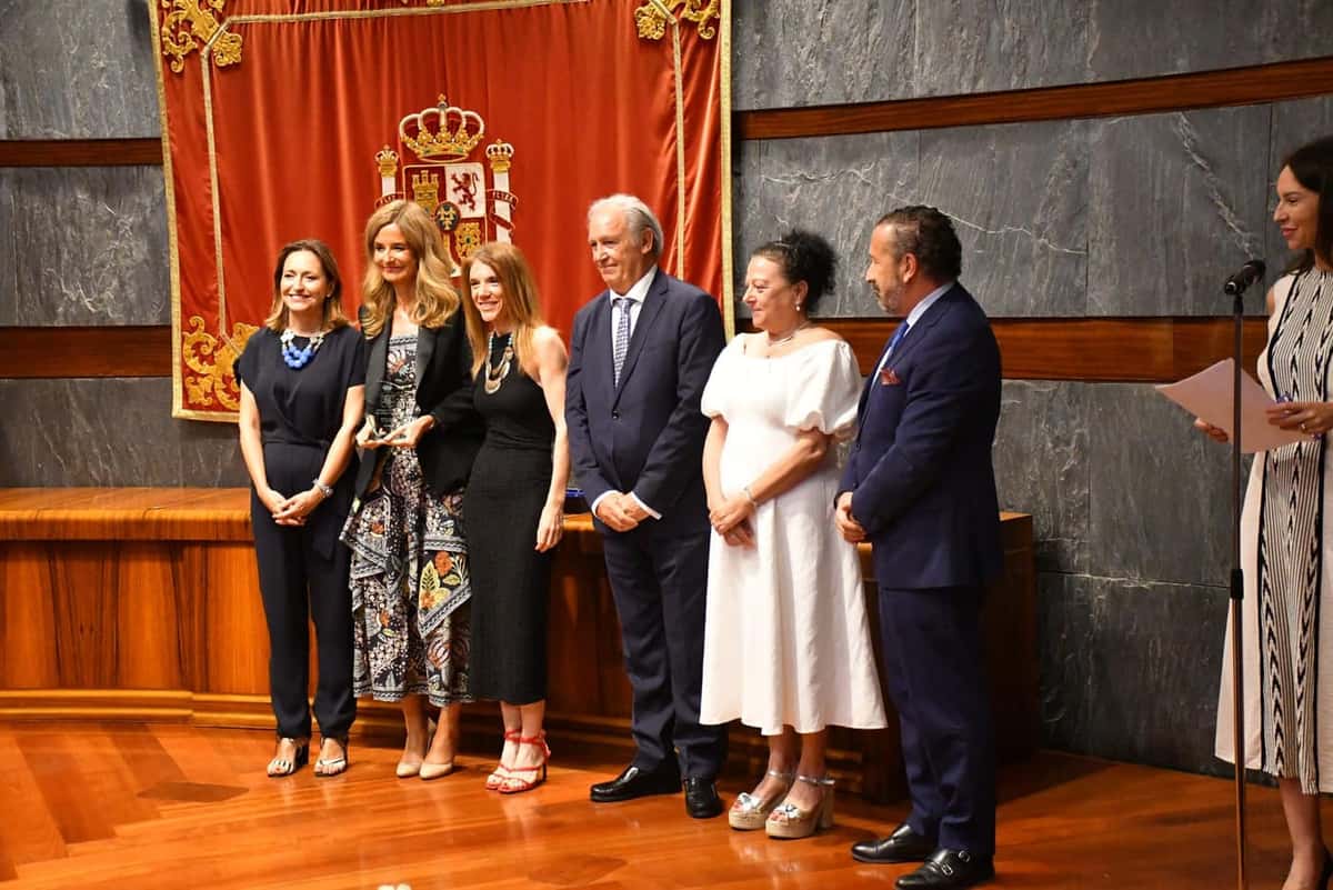 Imagen del artículo El Secretario del Consejo General de Procuradores de España entrega el Premio a la “Justicia más accesible” a la Comunidad de Madrid sobre Madrid