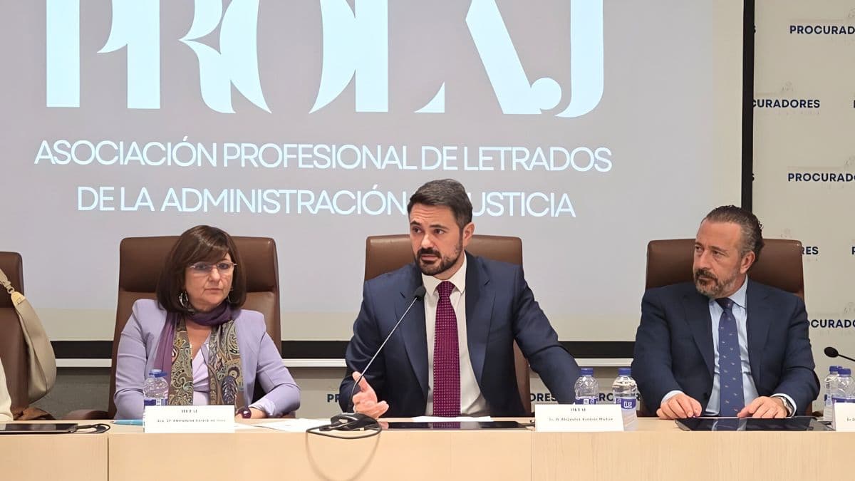 Imagen del artículo Presentación oficial de la Asociación Profesional de Letrados de la Administración de Justicia en el Consejo General de Procuradores de España sobre Madrid