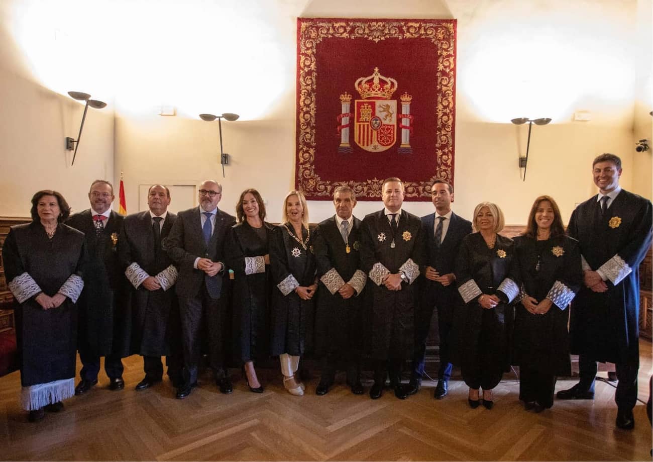 Imagen del artículo El Consejo General de Procuradores de España presente en la toma de posesión de la nueva ejecutiva del Consejo Andaluz de Colegios de Procuradores sobre Madrid